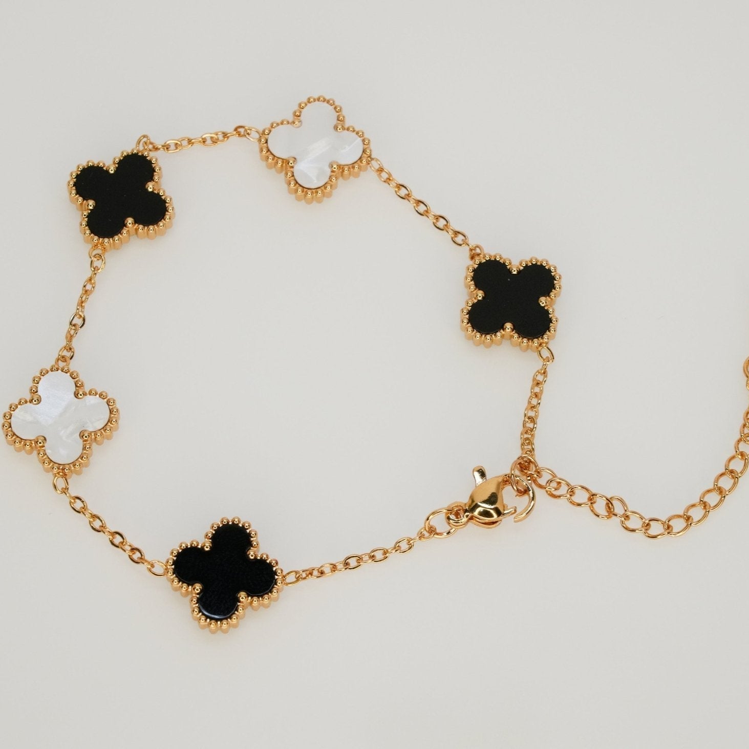 Clover Kiss - Dainty Design