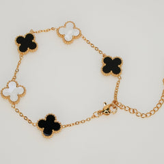 Clover Kiss - Dainty Design