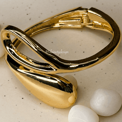 Drop Curve Bracelet - Dainty Design