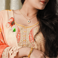 Emerald Pearl Pendant Necklace - Dainty Design