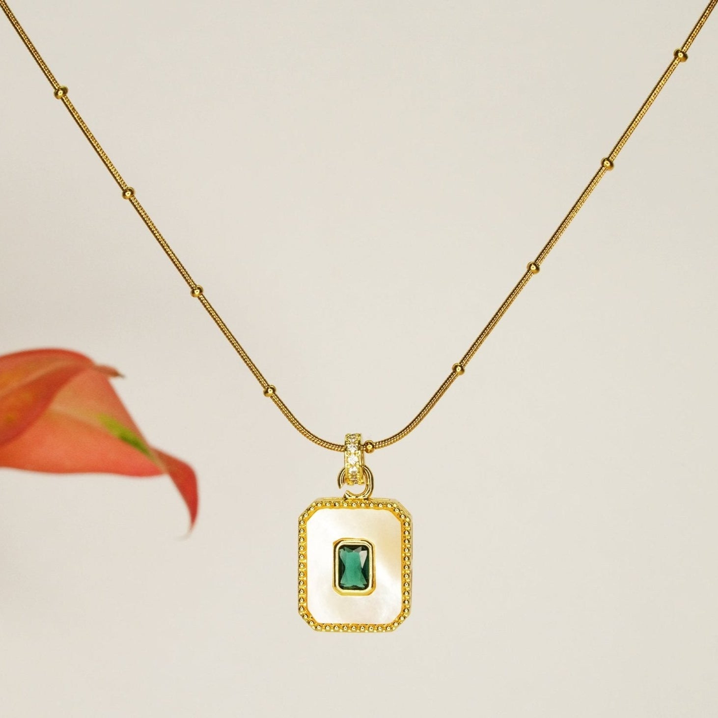 Emerald Pearl Pendant Necklace - Dainty Design