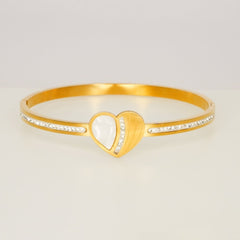 Gold Heart Pearl Bracelet - Dainty Design