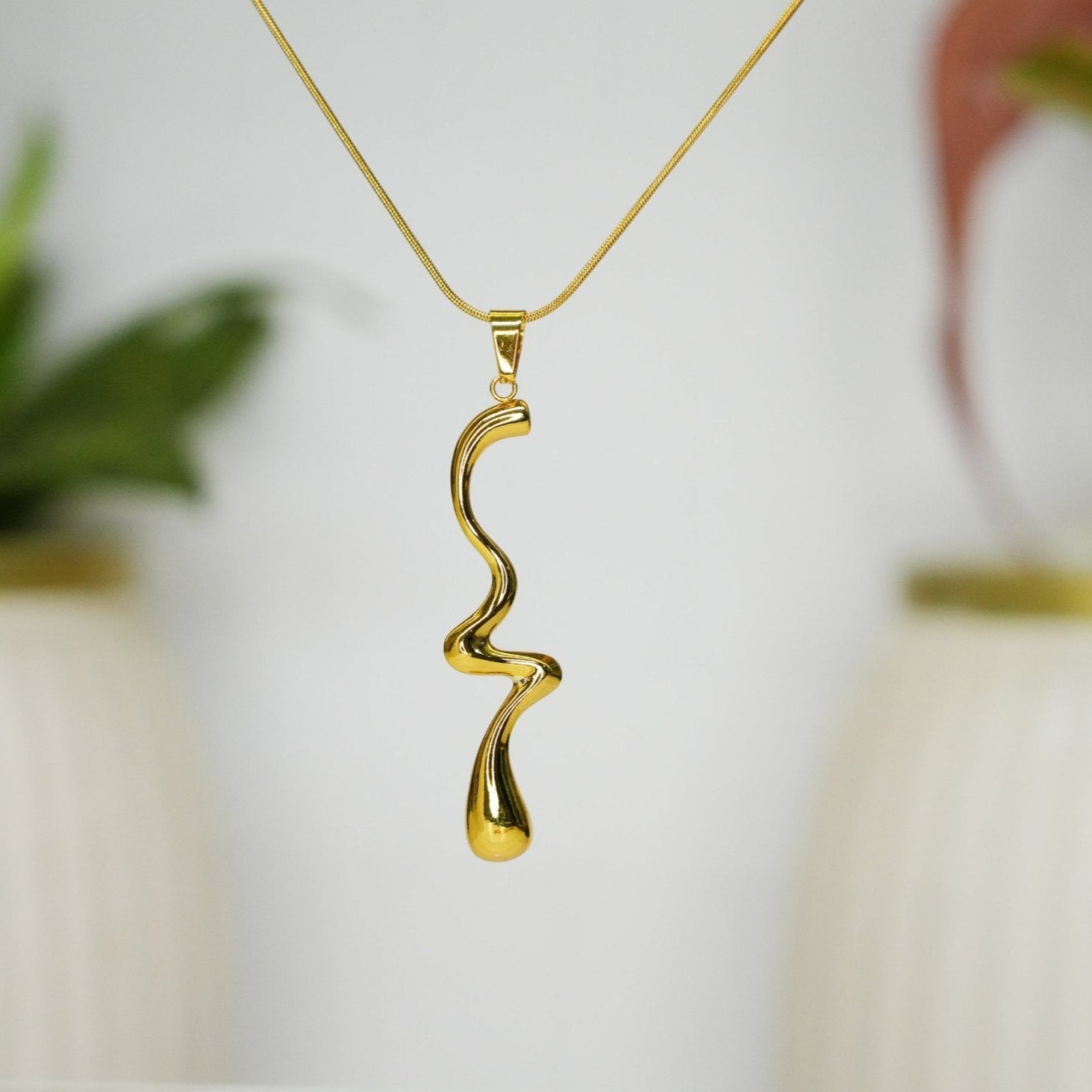 Molten Curve - Dainty Design