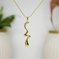 Molten Curve - Dainty Design