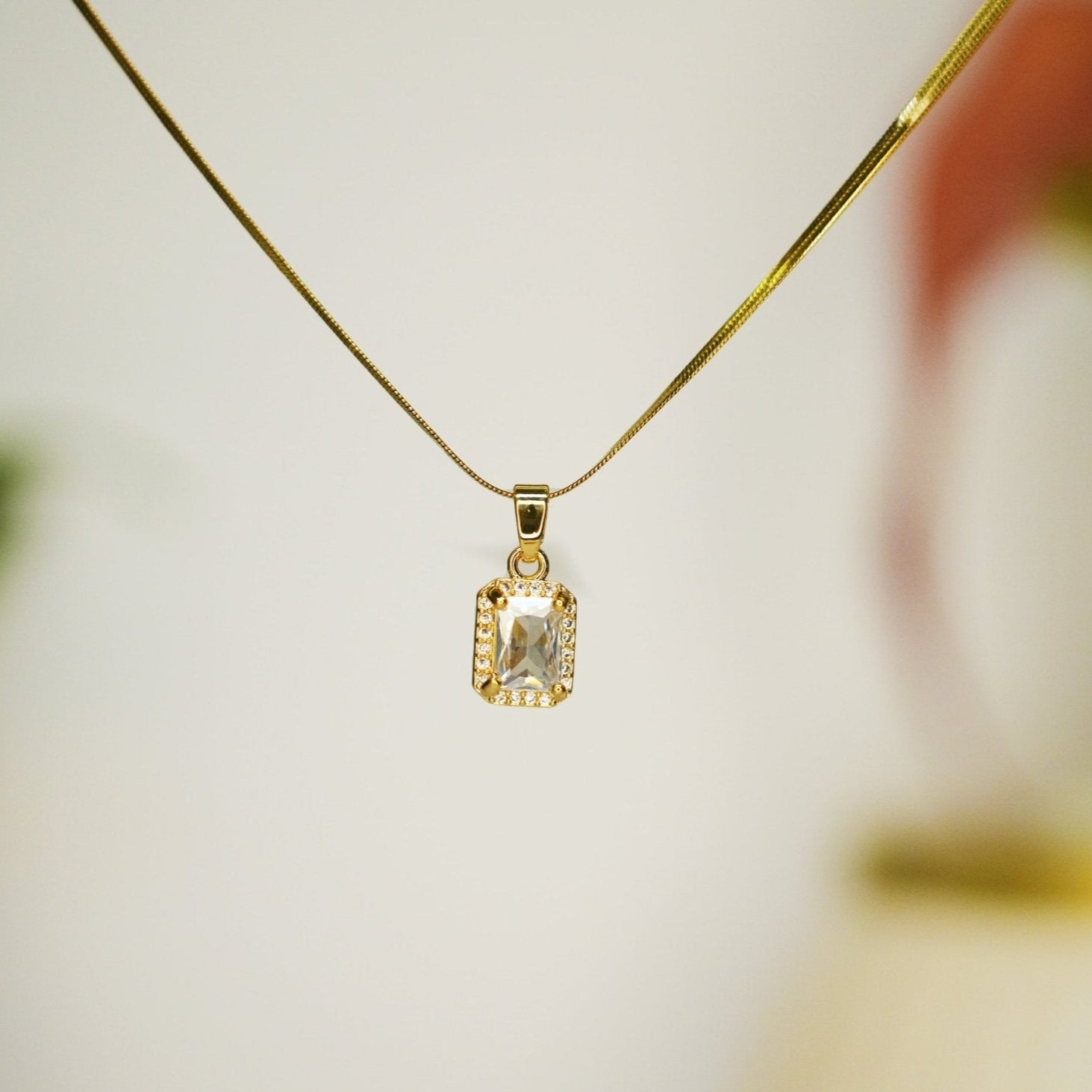 The Crown Cut - Dainty Design