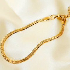 Timeless Loop - Dainty Design