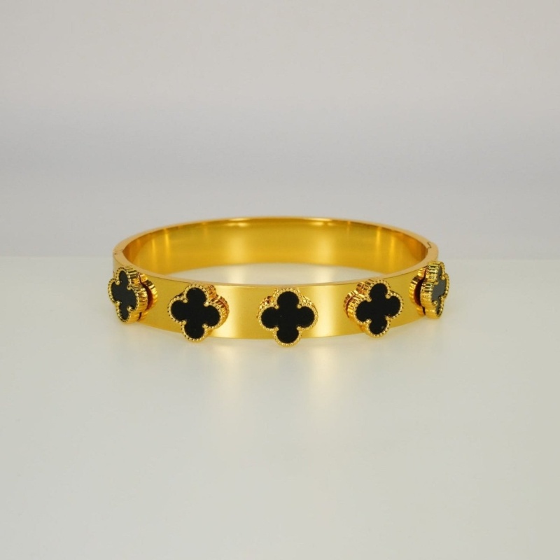 Black Clover Bracelet - Dainty Design