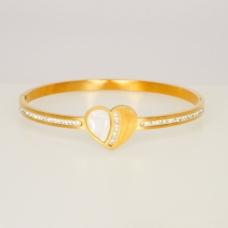 Gold Heart Pearl Bracelet - Dainty Design