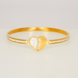 Gold Heart Pearl Bracelet - Dainty Design