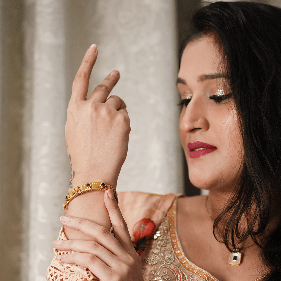 Emerald Heart Bloom - Dainty Design