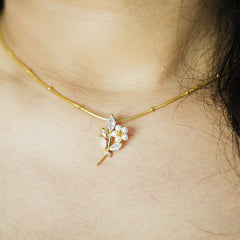 Floral Leaf Pearl Pendant Necklace - Dainty Design