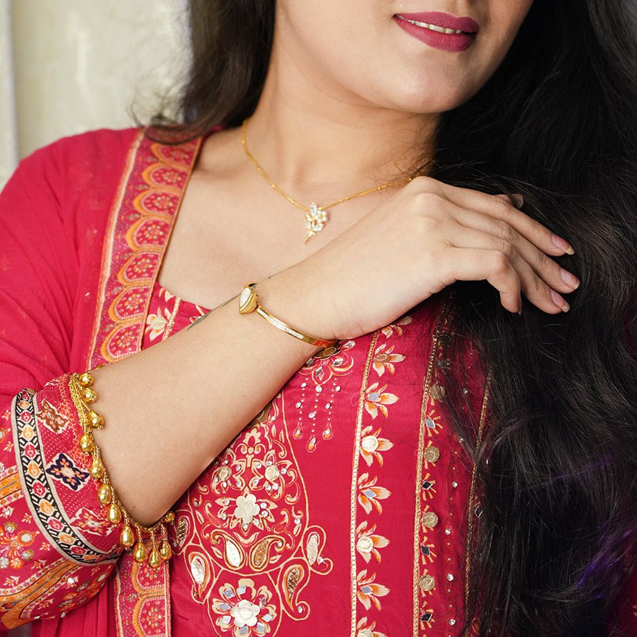 Gold Heart Pearl Bracelet - Dainty Design