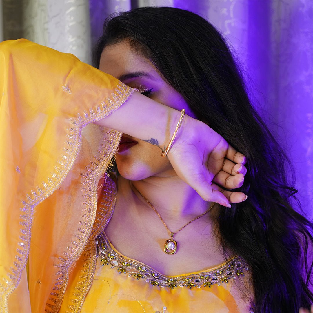 Golden Orbit - Dainty Design